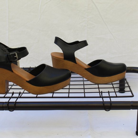 Universal Thread Heeled Clogs - Picture 2 of 5